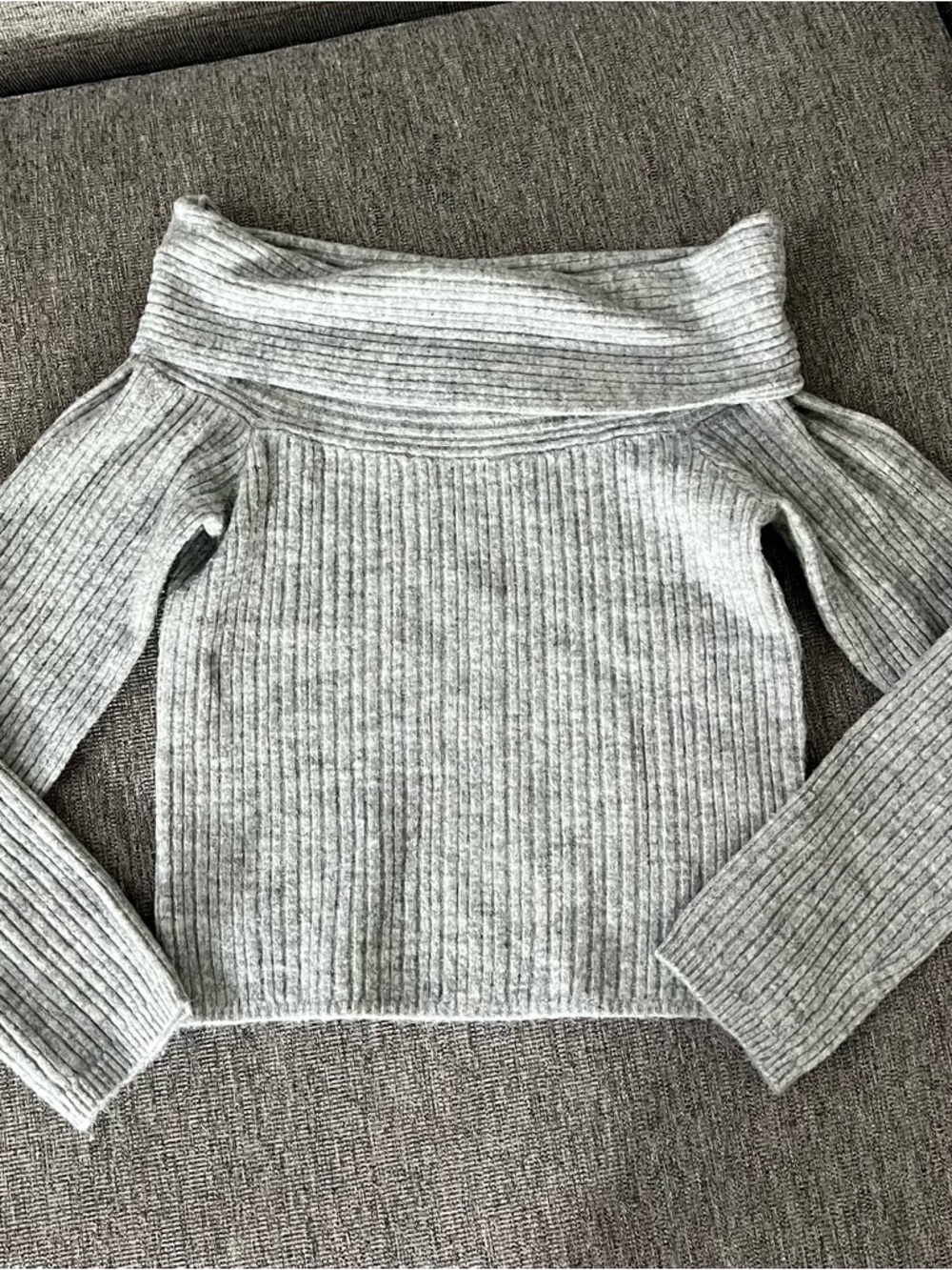 H&M Light Gray Ribbed Off-Shoulder Sweater